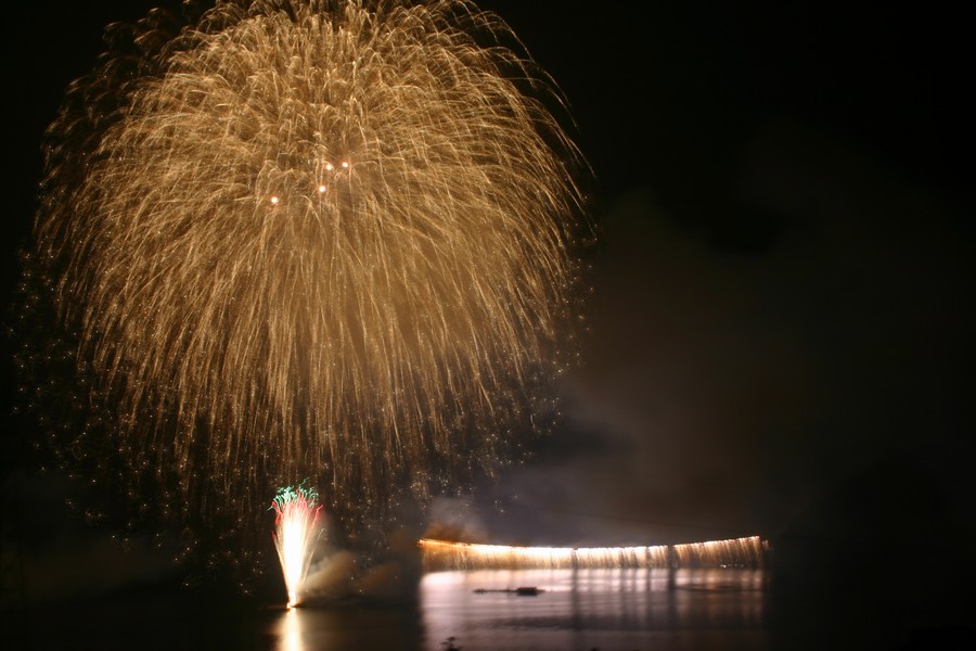 第６１回さがみ湖湖上祭花火大会