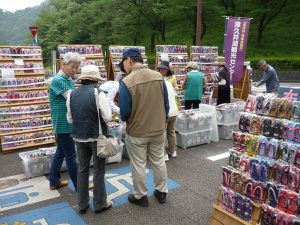 東日本大震災復興支援　                                        布ぞうり1,000足＆手づくり品　展示・販売