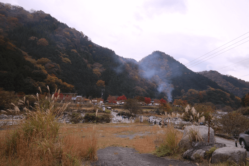 千人で鍋を囲む大宴会 西丹沢の秋の風物詩 もみじ祭り 丹沢湖 丹沢湖 神奈川やまなみ五湖navi