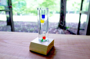 夏におすすめワークショップ　ガラスの中が実験室♪ガリレオ温度計作り