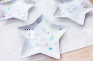 藤野芸術の家 体験工房 お星さまプレートの絵付け